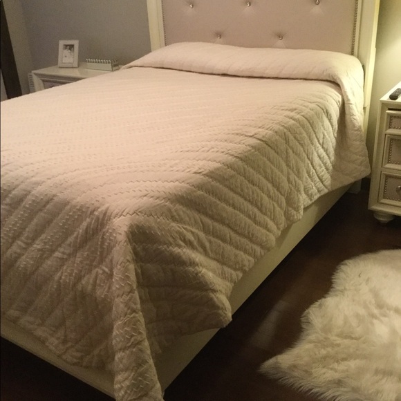 Queen size bedspread - Picture 3 of 4
